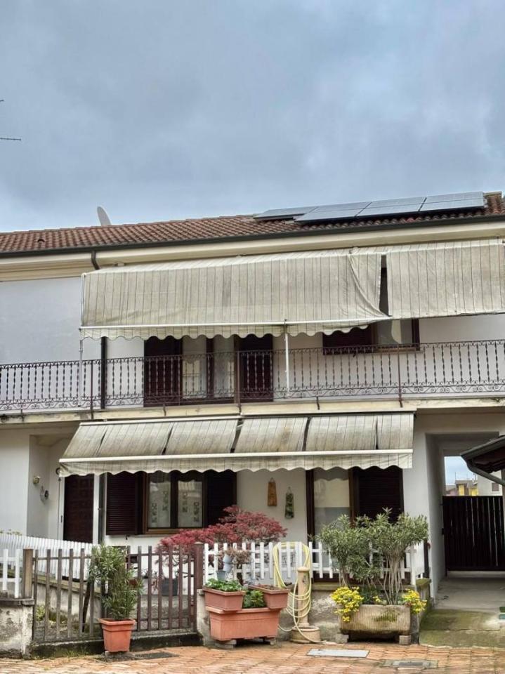 casa indipendente in vendita a Vigevano in zona Piccolini