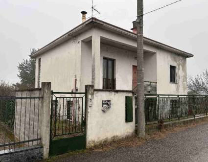 casa indipendente in vendita a Vigevano