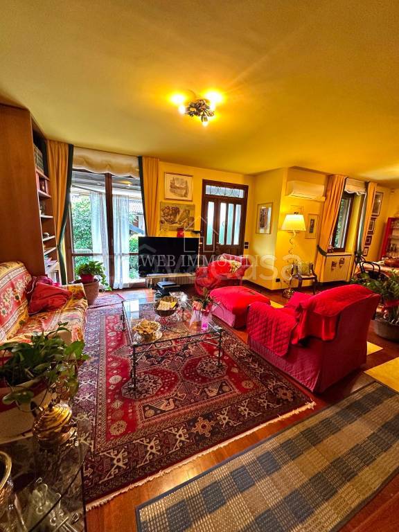 casa indipendente in vendita a Vigevano