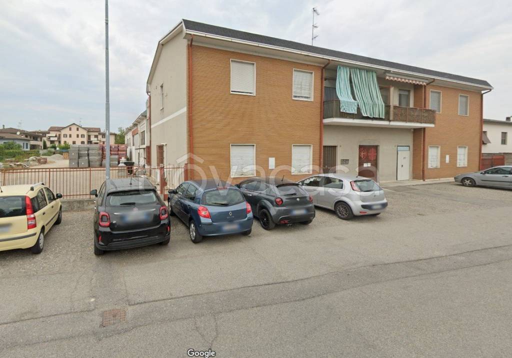 locale commerciale in vendita a Vigevano