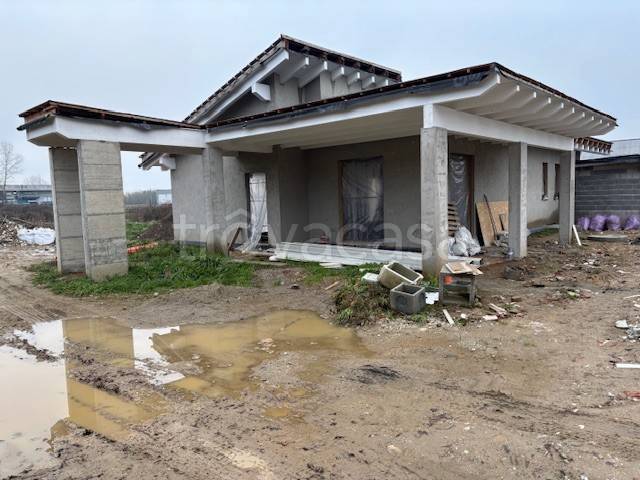 casa indipendente in vendita a Vigevano