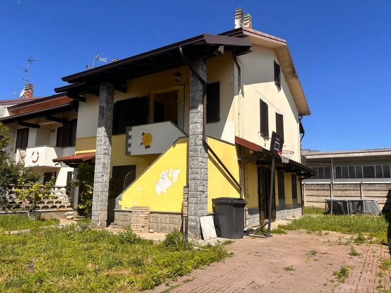 casa indipendente in vendita a Vigevano