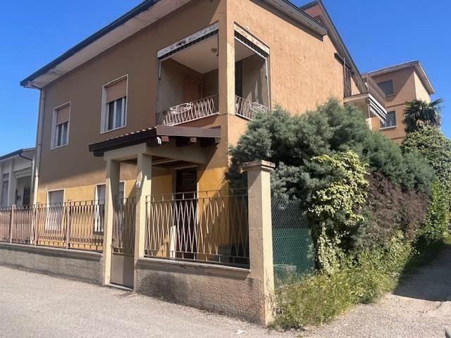 casa indipendente in vendita a Vigevano