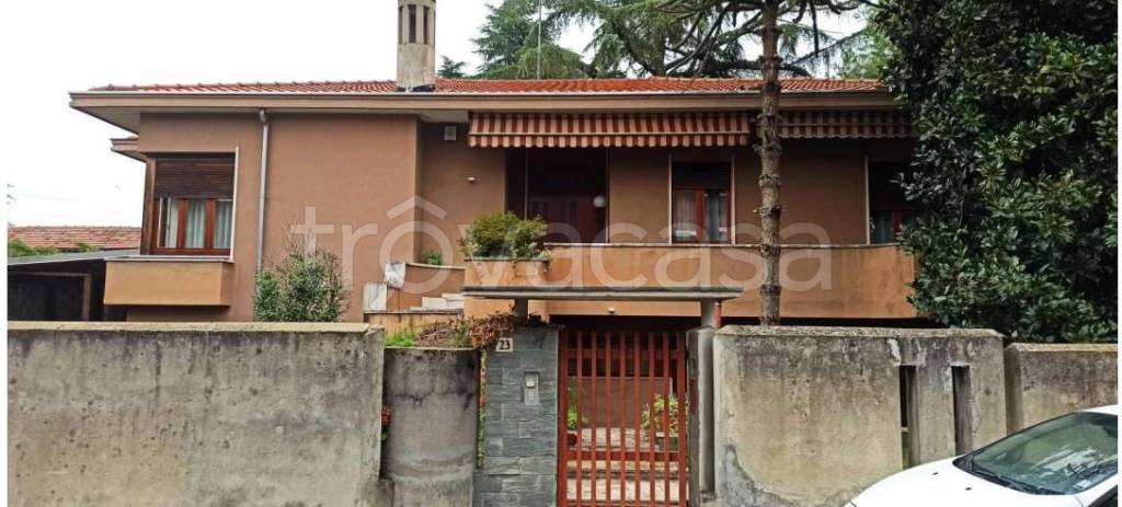 casa indipendente in vendita a Vigevano