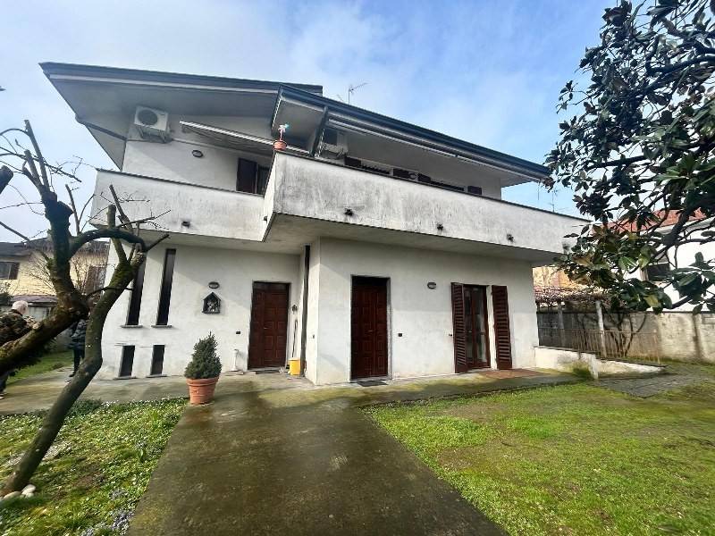 casa indipendente in vendita a Vigevano