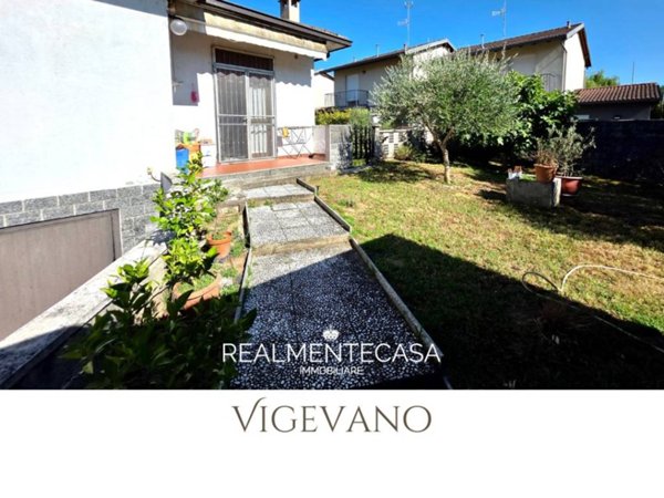 casa indipendente in vendita a Vigevano