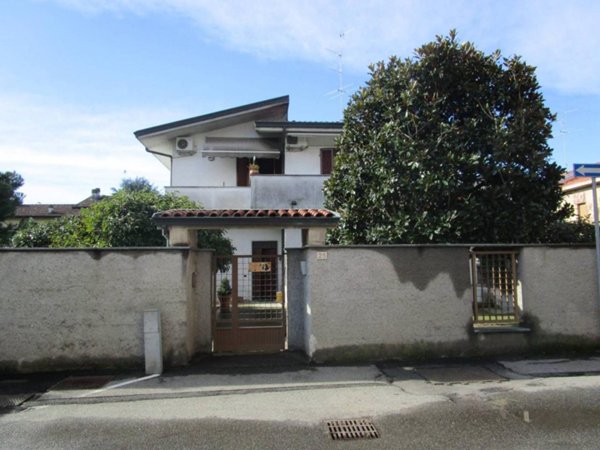 casa indipendente in vendita a Vigevano
