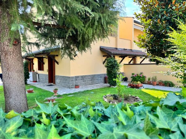 casa indipendente in vendita a Vigevano