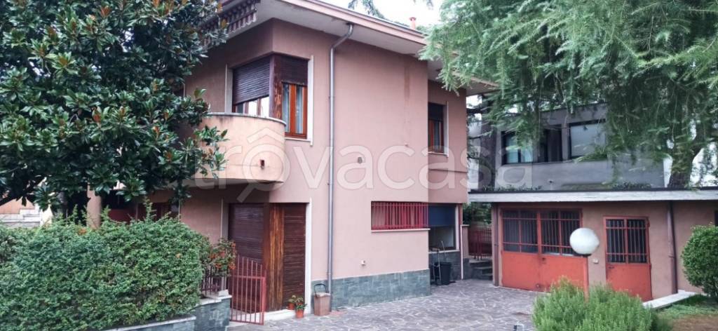 casa indipendente in vendita a Vigevano