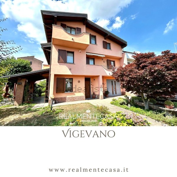casa indipendente in vendita a Vigevano