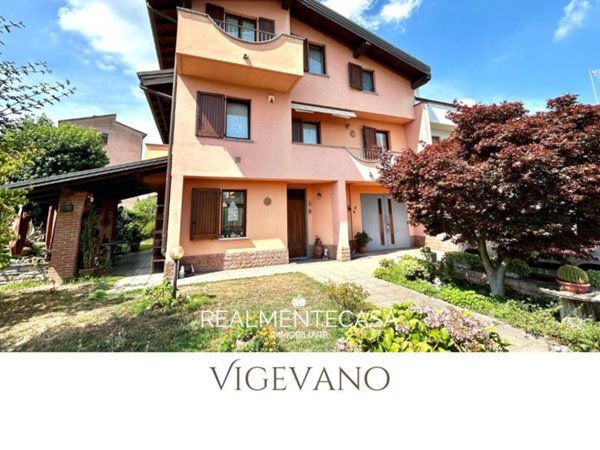casa indipendente in vendita a Vigevano
