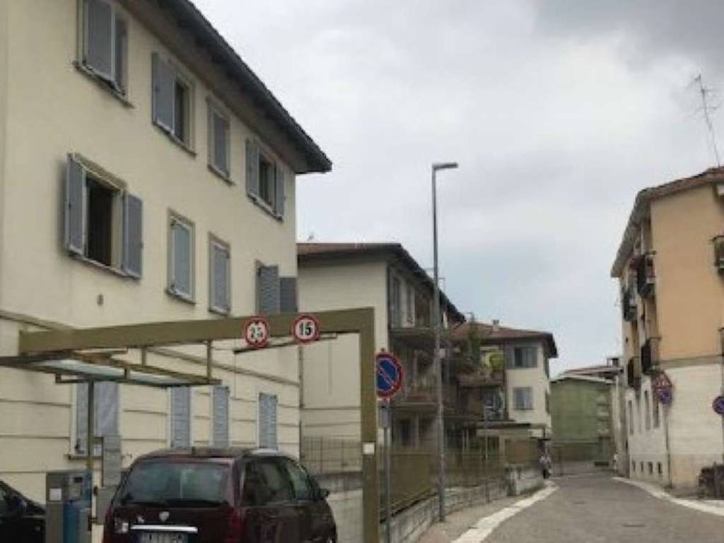 negozio in vendita a Vigevano