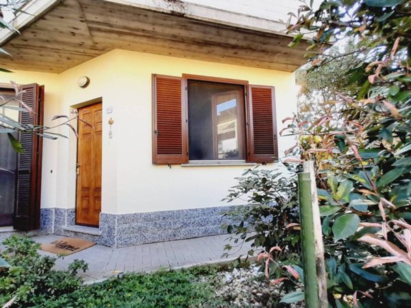 casa indipendente in vendita a Vigevano in zona Piccolini