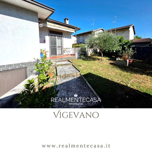 casa indipendente in vendita a Vigevano