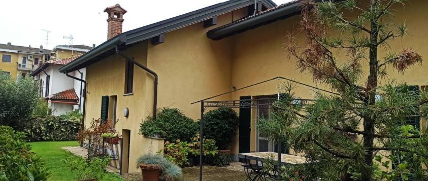 casa indipendente in vendita a Vigevano