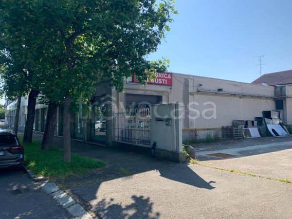 negozio in vendita a Vigevano