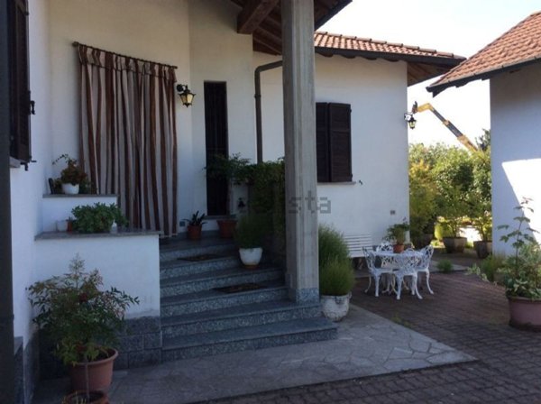 casa indipendente in vendita a Vigevano