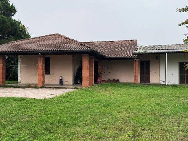 casa indipendente in vendita a Vigevano