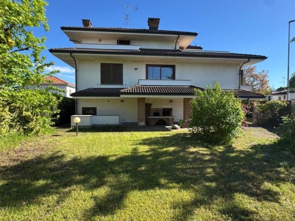 casa indipendente in vendita a Vigevano