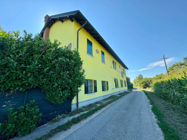 casa indipendente in vendita a Vigevano
