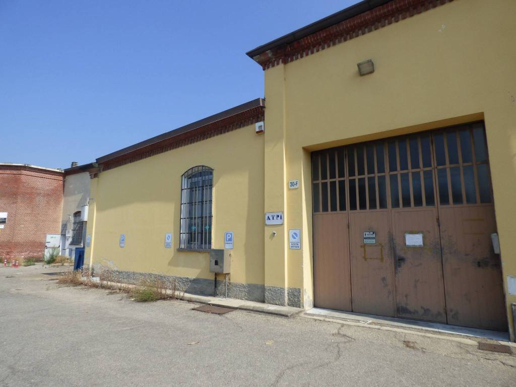 locale commerciale in vendita a Vigevano