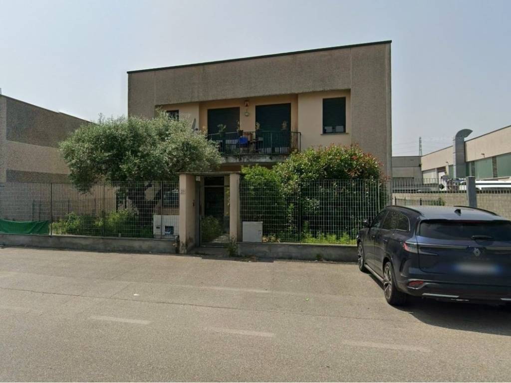 locale commerciale in vendita a Vigevano