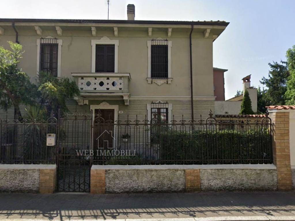 casa indipendente in vendita a Vigevano