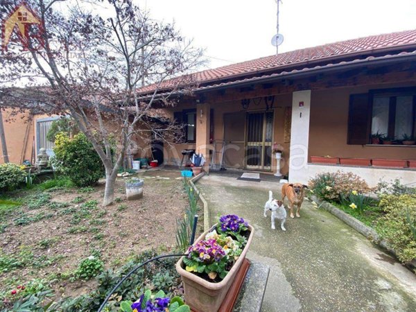casa indipendente in vendita a Vigevano