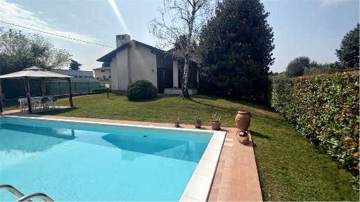 casa indipendente in vendita a Vigevano