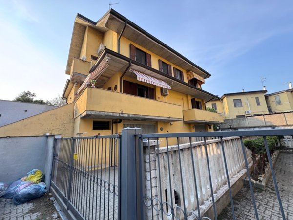 casa indipendente in vendita a Vigevano