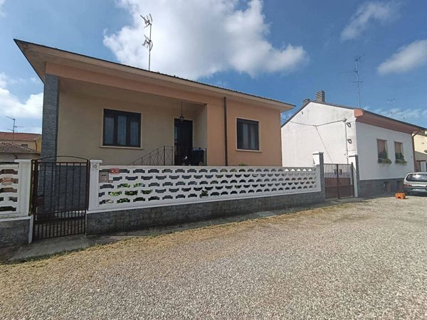 casa indipendente in vendita a Vigevano