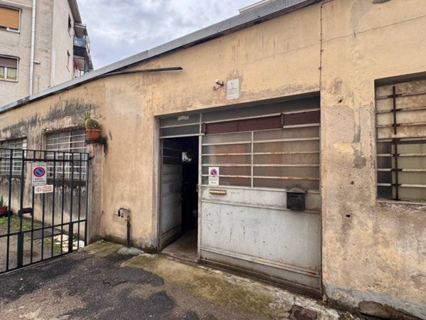 locale di sgombero in vendita a Vigevano