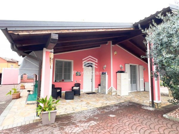 casa indipendente in vendita a Vigevano