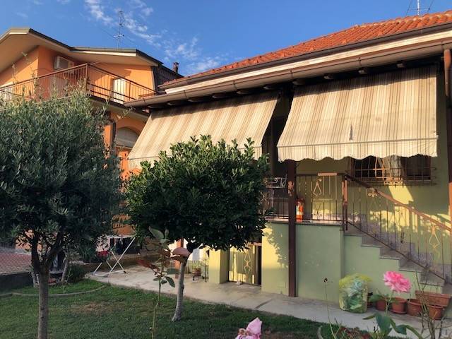 casa indipendente in vendita a Vigevano