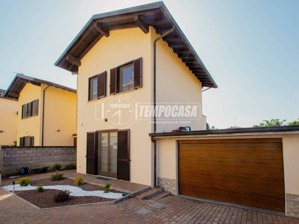 casa indipendente in vendita a Vigevano