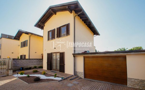 casa indipendente in vendita a Vigevano