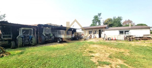 casa indipendente in vendita a Vigevano