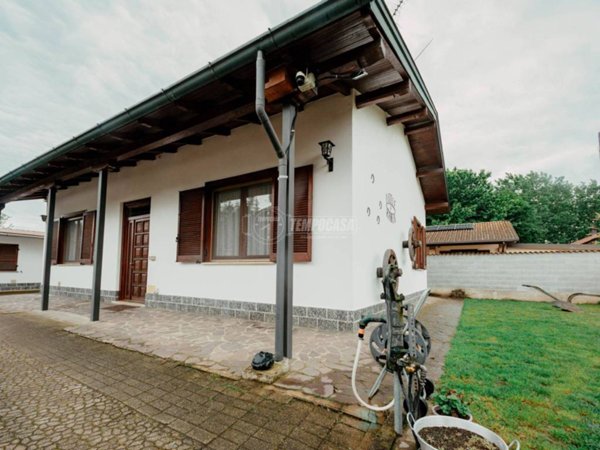 casa indipendente in vendita a Vigevano