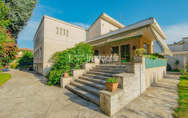 casa indipendente in vendita a Vigevano