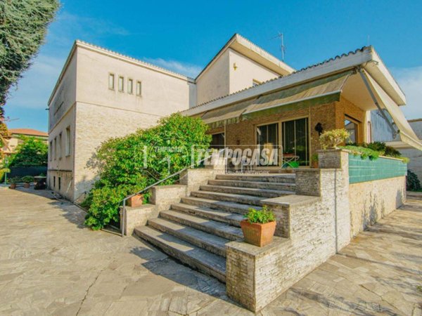 casa indipendente in vendita a Vigevano