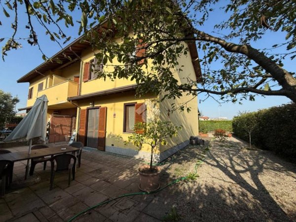 casa indipendente in vendita a Vigevano