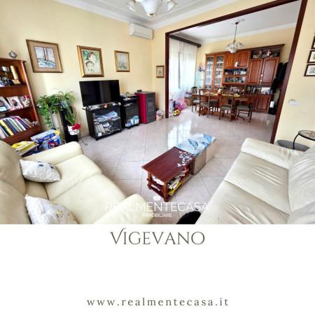 casa indipendente in vendita a Vigevano