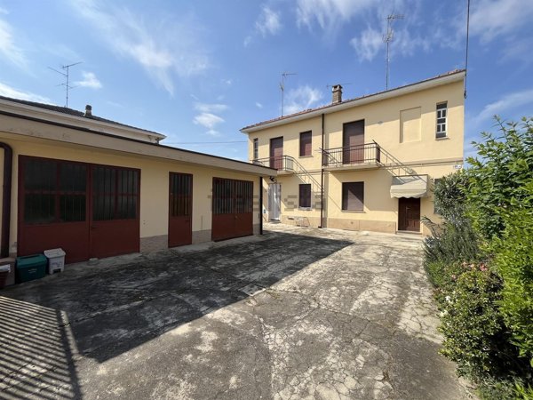 casa indipendente in vendita a Vigevano