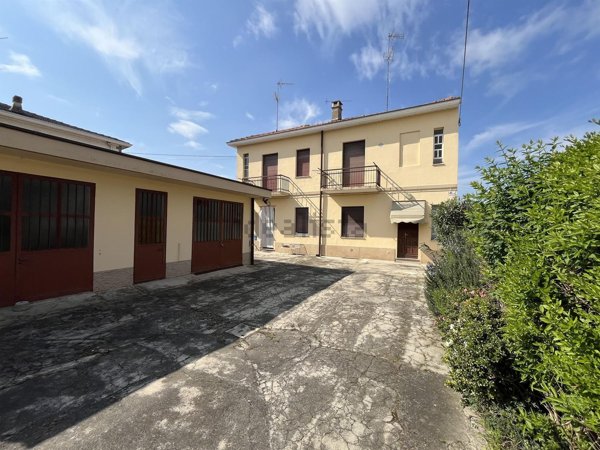 casa indipendente in vendita a Vigevano