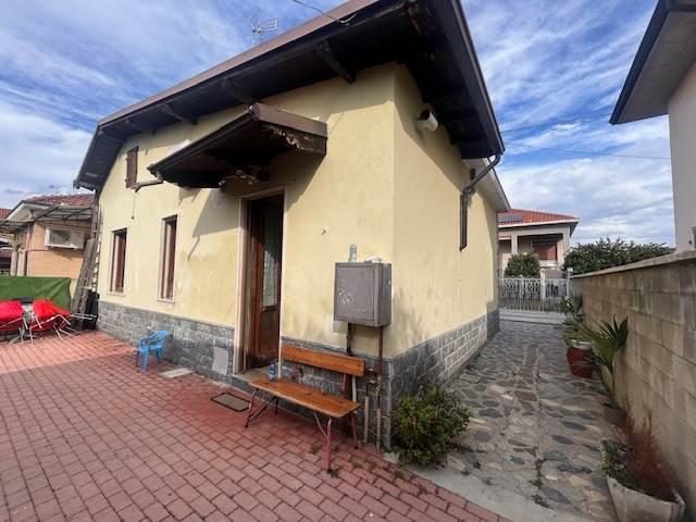 casa indipendente in vendita a Vigevano