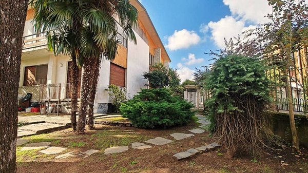casa indipendente in vendita a Vigevano