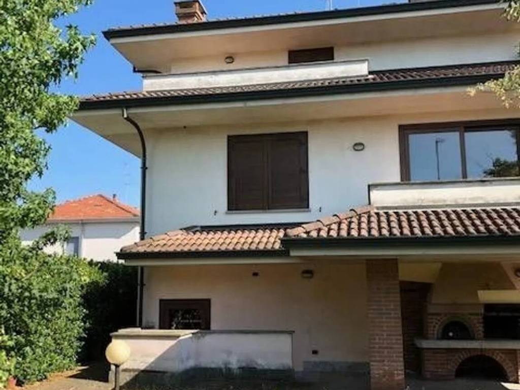 casa indipendente in vendita a Vigevano
