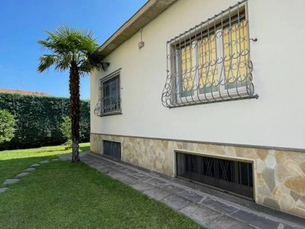 casa indipendente in vendita a Vigevano