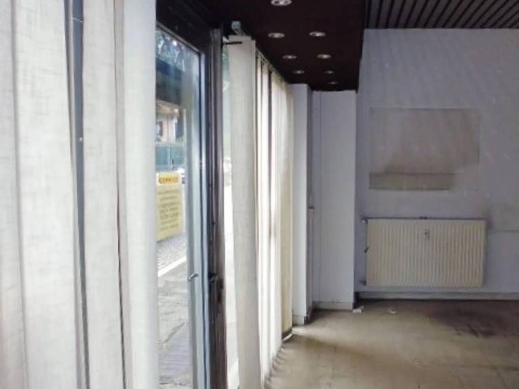 negozio in vendita a Vigevano