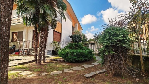 casa indipendente in vendita a Vigevano